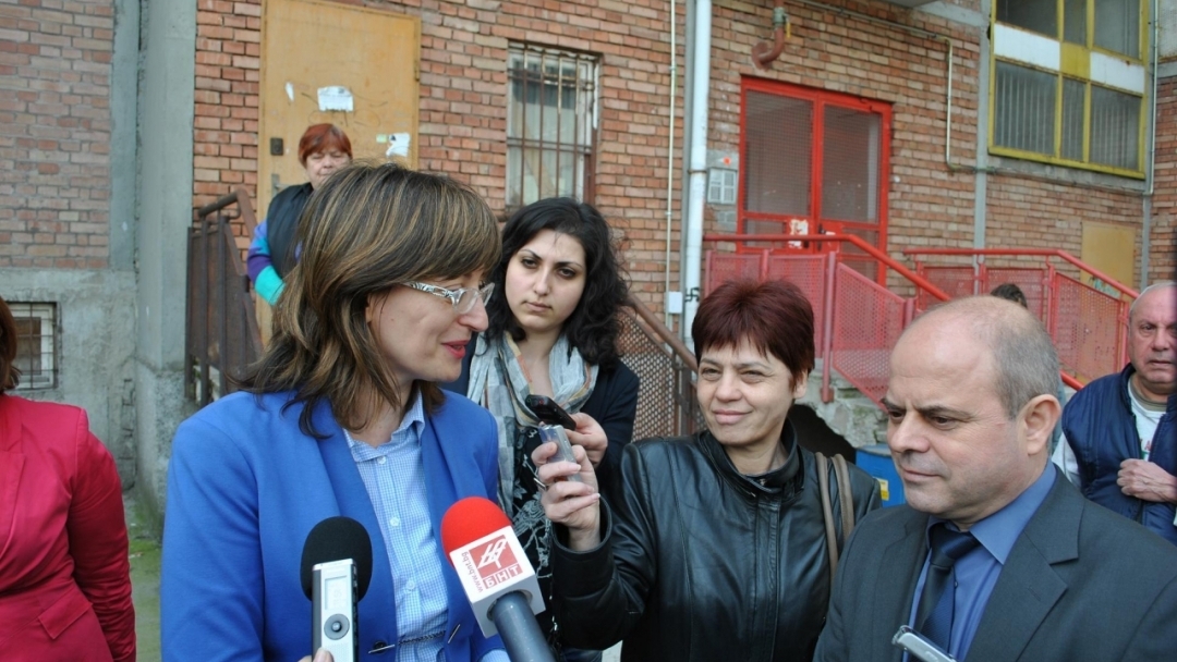 Министър Захариева запозна русенци с новостите по проекта за енергийно обновяване на българските домове