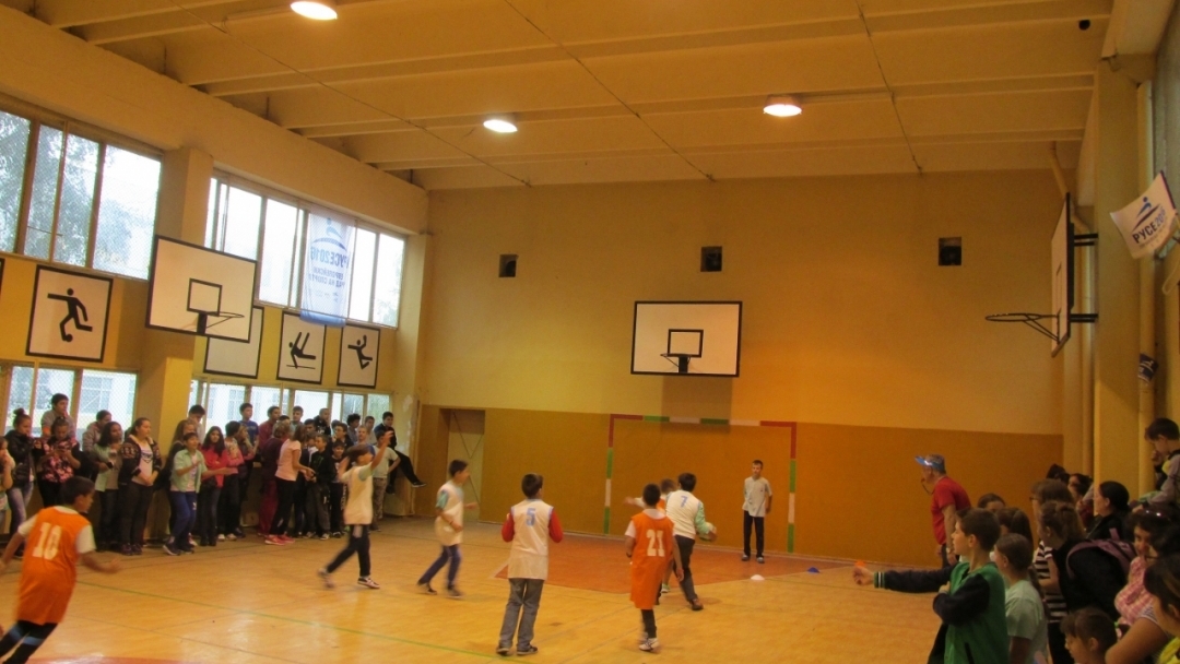 Ученици и родители спортуваха заедно в ОУ „Васил Априлов“ 
