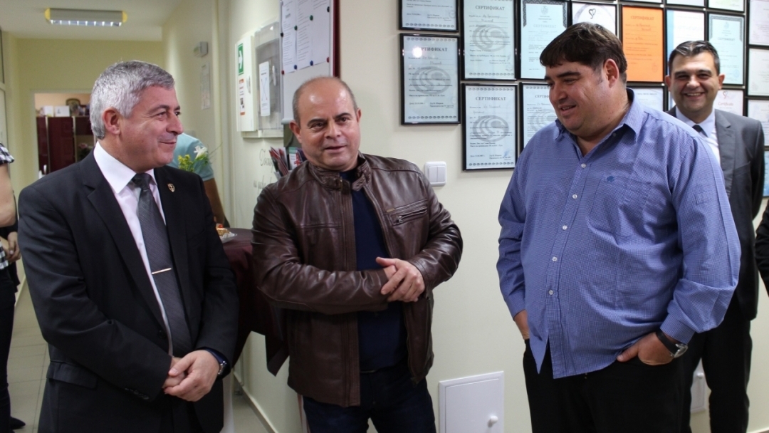 Кметът Пламен Стоилов поздрави д-р Красимир Миланов по повод откриването на нов високоспециализиран център