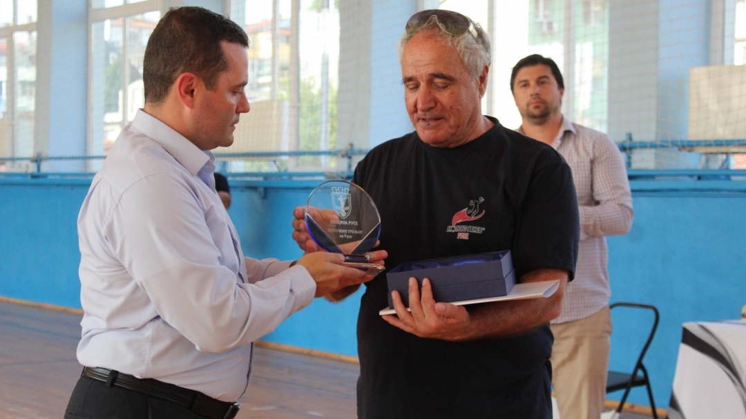 Кметът Пенчо Милков награди държавните шампиони по волейбол. Сашо Тодоров бе отличен със „Заслужил треньор“
