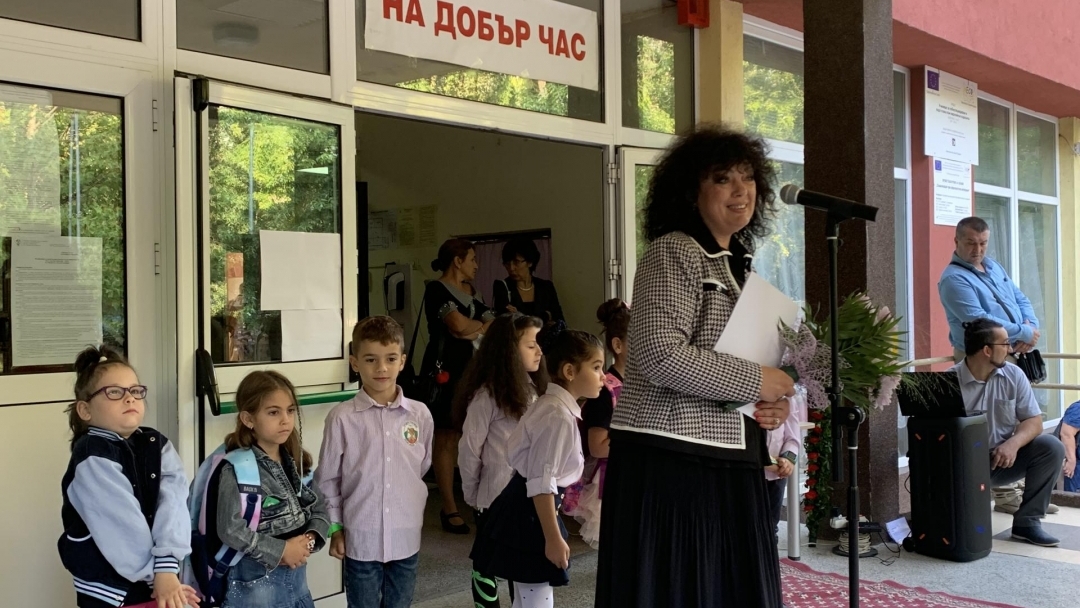 Започна учебната година за всички училища и детски градини в Община Русе      