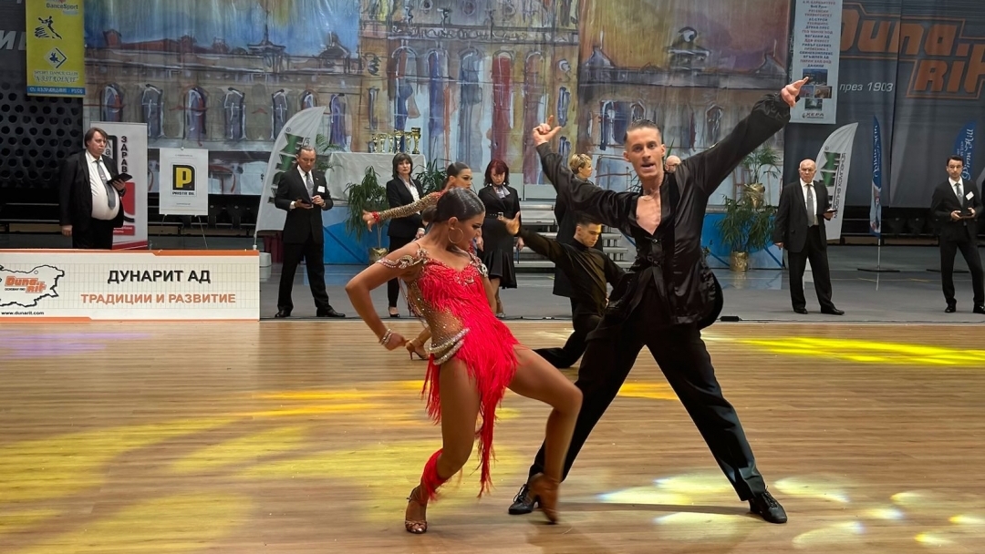Състезатели на СК „Настроение” с призови места на Международния турнир по спортни танци