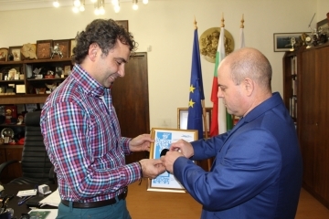Кметът Пламен Стоилов връчи златна значка "Русе" на Росен Даскалов