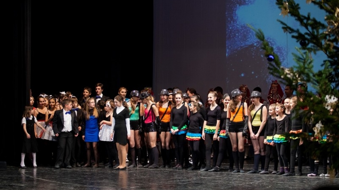 Коледен концерт представи Общински младежки дом