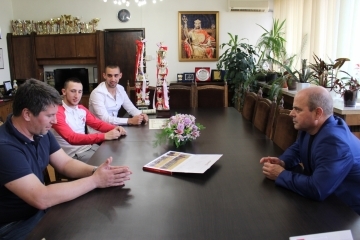 Кметът Пламен Стоилов се срещна с русенските медалисти от японския шампионат по карате