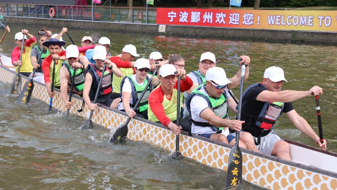 Deputy Mayor Encho Enchev launched a dragon boat race in the town of  Ningbo, China