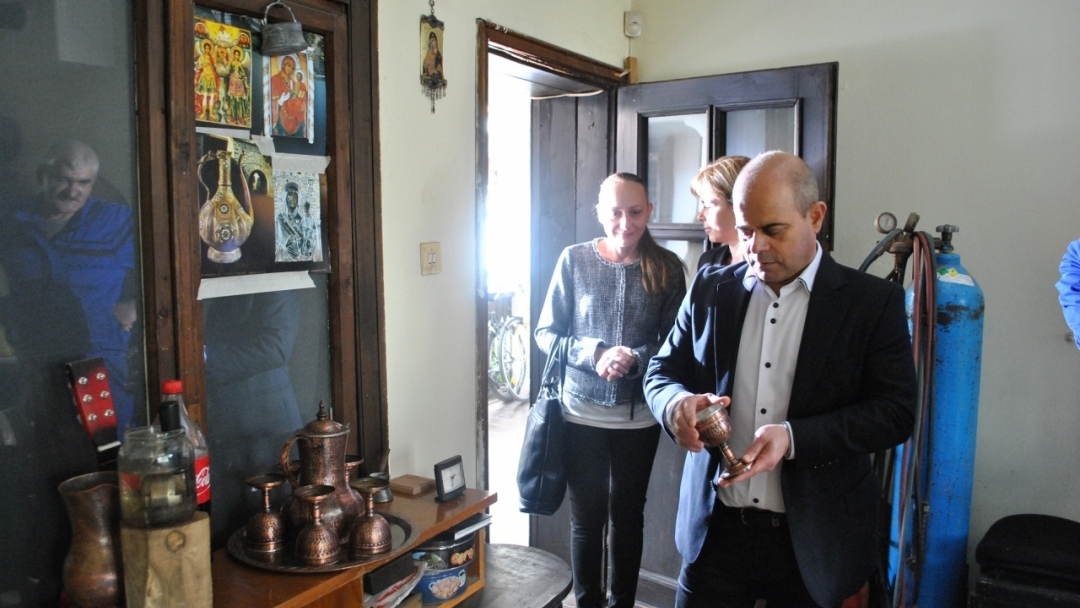 Кметът Пламен Стоилов инспектира Задругата на майсторите