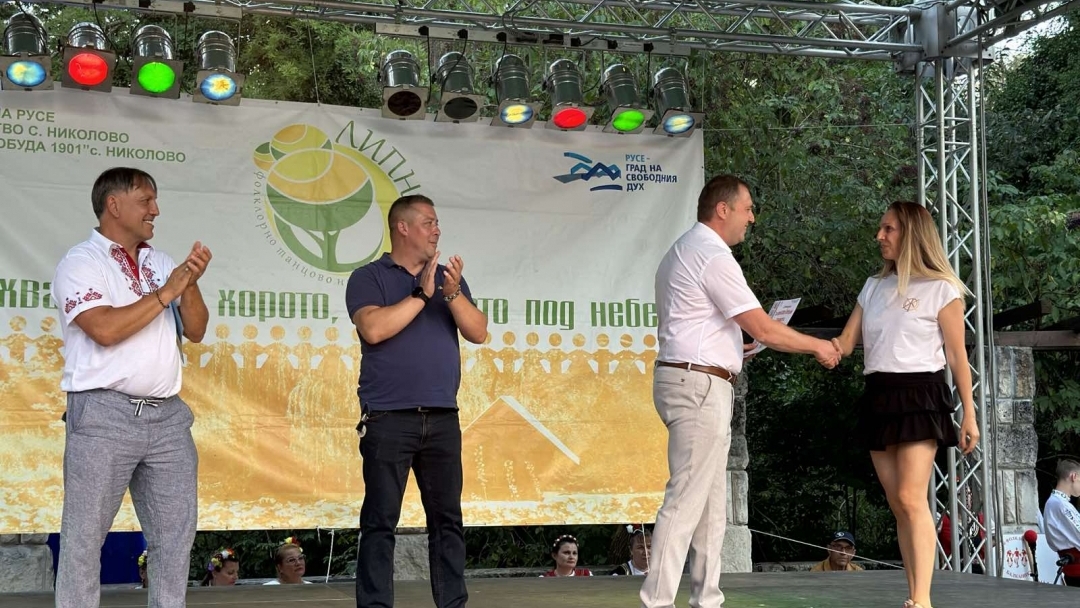 Клуб за автентични песни и танци Калипетрово са големите победители в Националния фолклорен фестивал в Николово