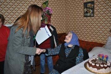 Кметът Пламен Стоилов поздрави столетница от Русе