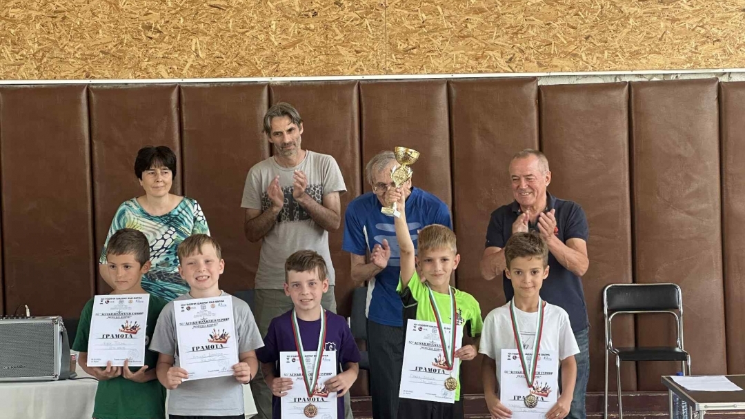 Млади русенски шахматисти с призови места на традиционния турнир „Морско конче"