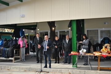 Кметът Пламен Стоилов откри обновената част на Централния общински пазар