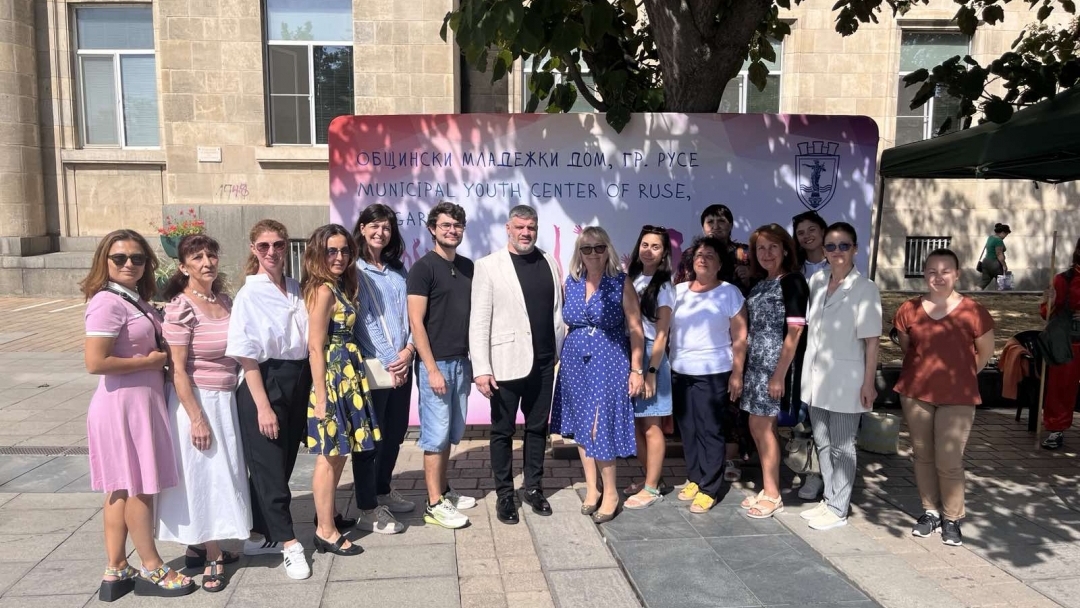 Флашмоб и демонстрации дадоха старт на творческия сезон в Младежкия дом