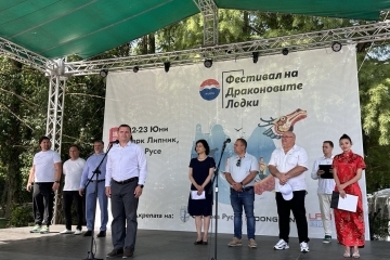 Mayor Pencho Milkov launched the first Dragon Boat Festival in Ruse