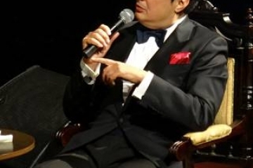 Четири биса за Васил Петров в спектакъла „100 години Синатра“