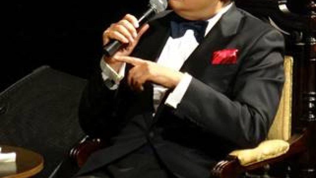 Четири биса за Васил Петров в спектакъла „100 години Синатра“