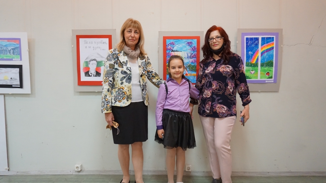 Деца от ОУ „Ангел Кънчев“ представят своя изложба