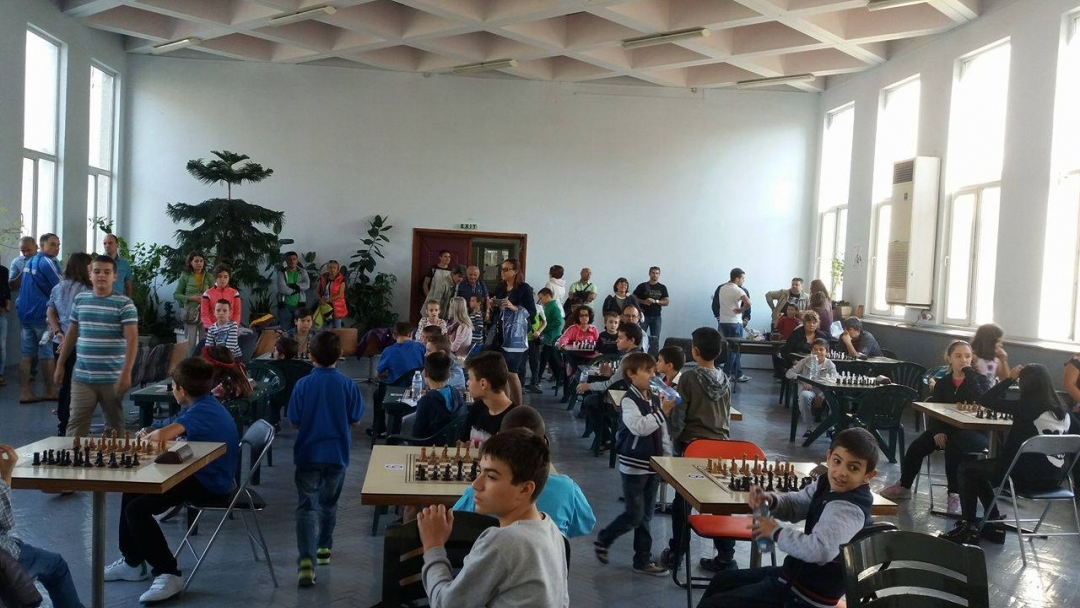 Участници от цялата страна се включиха във втория открит турнир по ускорен шахмат