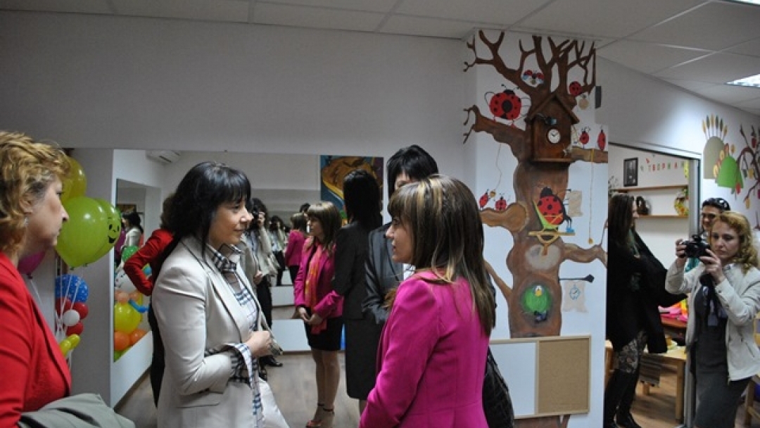 Г-жа Ирена Петрова поздрави ръководството на новооткрития детски център „Стаси“ и „Дом Монтесори“ в Русе