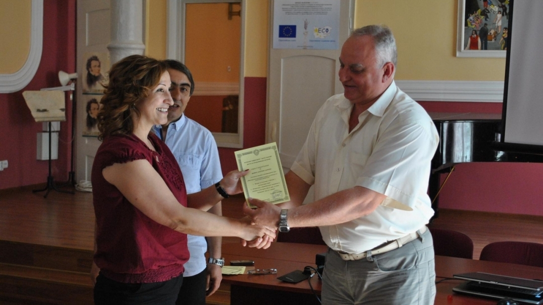 15 преподаватели с удостоверения за работа с деца от етническите малцинства 