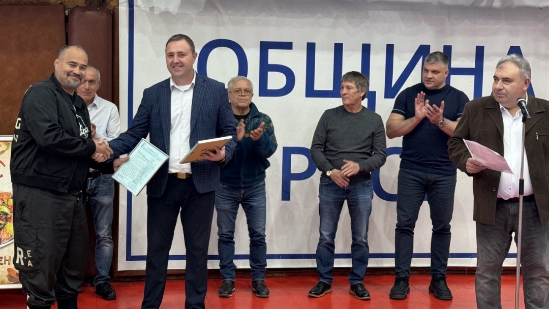 Международният турнир по свободна борба за кадети „Русенски легенди“ събра отбори от три държави в зала „Дунав“ 