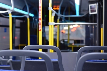 Ученици до 10 години ще ползват безплатно градския транспорт