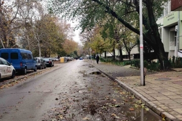 Машинно метене затруднява за ден паркирането по ул. „Студентска“