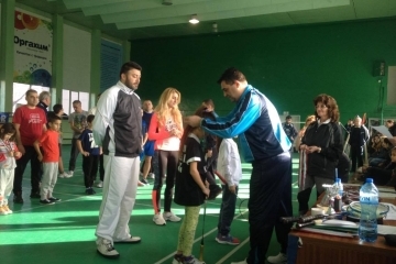 Над 50 деца и родители се включиха в благотворителен турнир по бадминтон