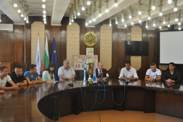 Кметът Пламен Стоилов награди футболистите от ФК „Дунав“