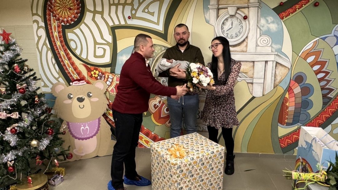 Mayor of Ruse Pencho Milkov congratulated the family of the first baby of the year