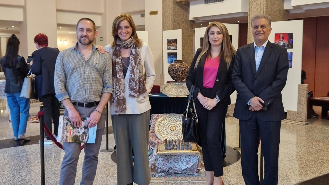 Изложба в Доходното здание представи традиционно иранско изкуство