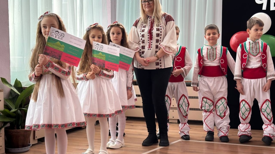 Енчо Енчев уважи празника за 3 март на ДГ „Пролет“