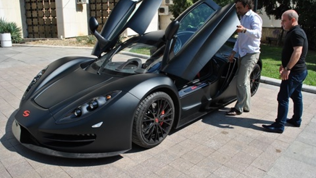 Кметът Пламен Стоилов изпробва новата SIN CARS на Росен Даскалов