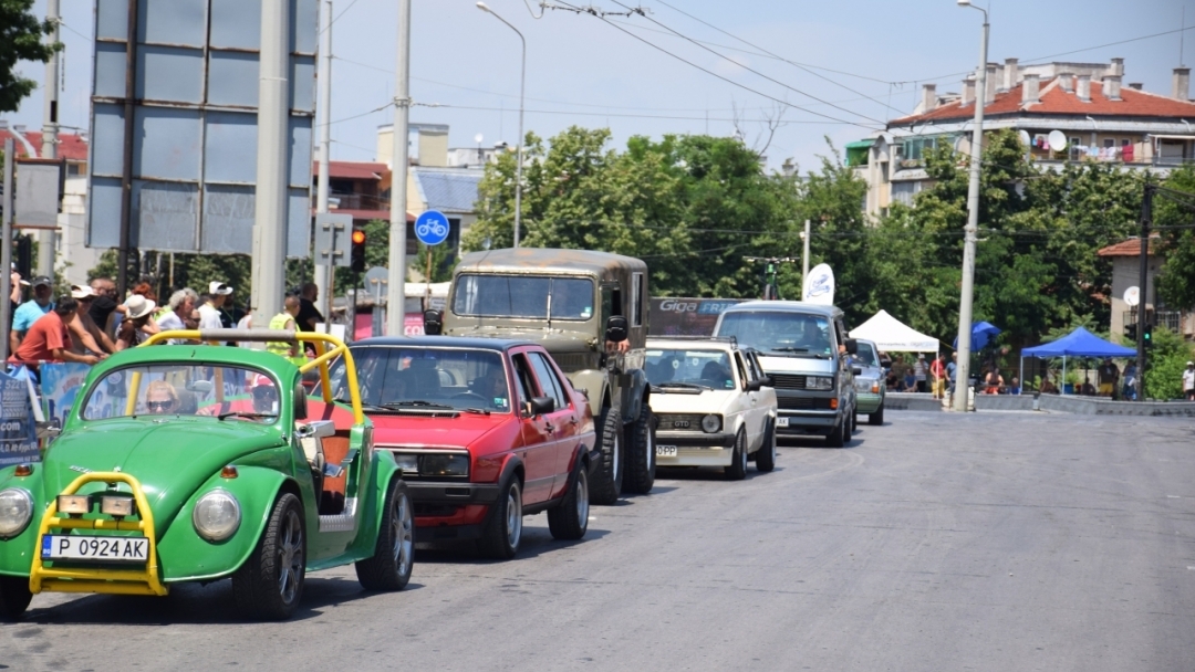 Рекорден брой участници в петия Парад на ретро автомобили в Русе