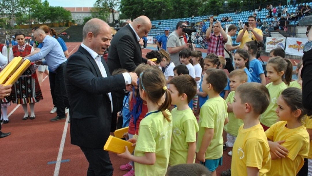 Кметът Стоилов и министър Кралев откриха третото издание на турнир „Младост“ в Русе