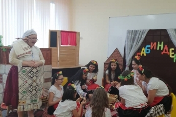 Децата от два доброволчески клуба отбелязаха Бабинден