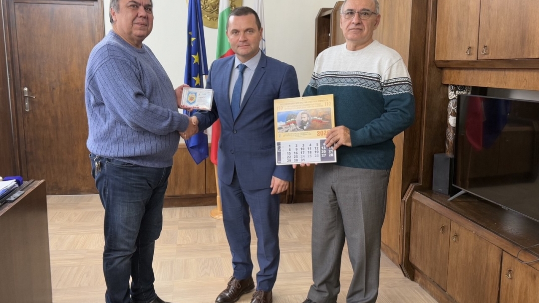 Запасните офицери наградиха кмета на Русе за приноса му към историческата памет на региона