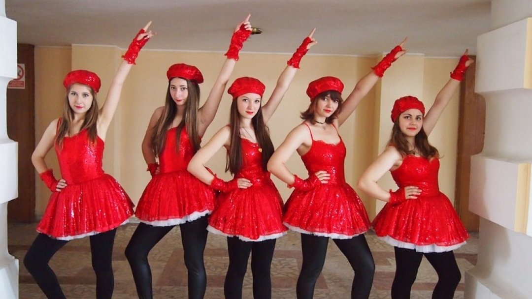 Танцово студио „Импулс“ и танцова група „Capstars” към Общински младежки дом обраха наградите на Шестото издание  на танцовият конкурс „Flashdance” в град Каракал, Ръмъния