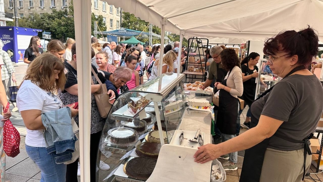 18-годишният Аслан Ахмедов е големият победител в конкурса за нетрадиционна торта „Гараш“ 