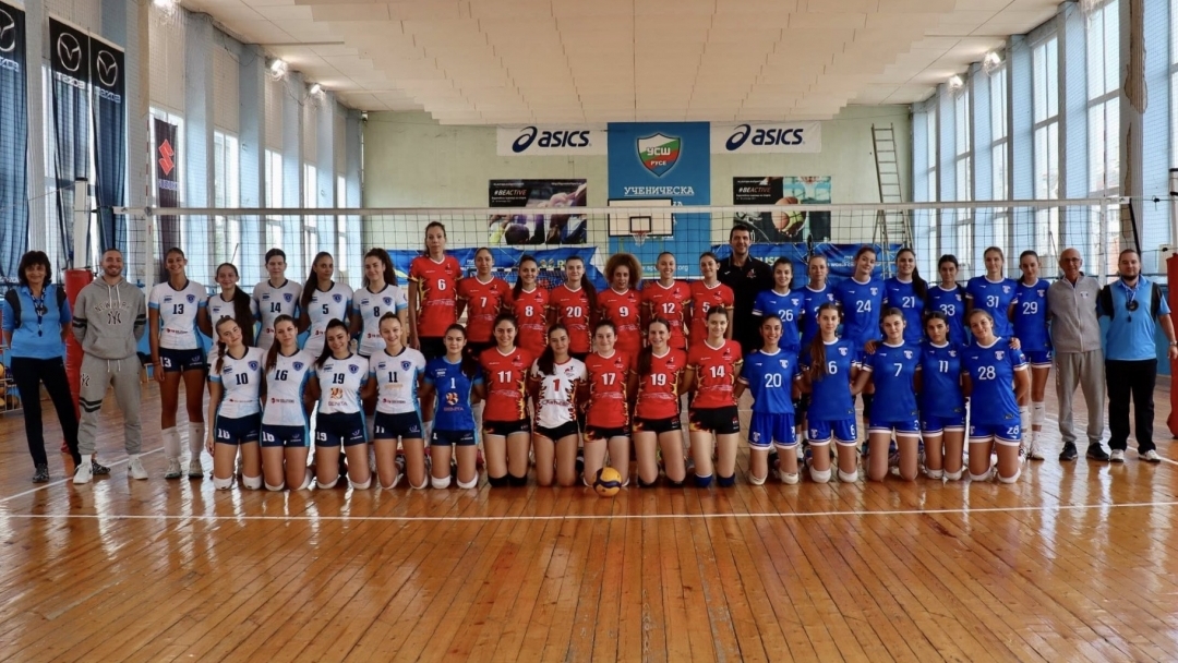 Зала „Ялта“ в Русе бе арена на двудневната волейболна надпревара „За купата на кмета“