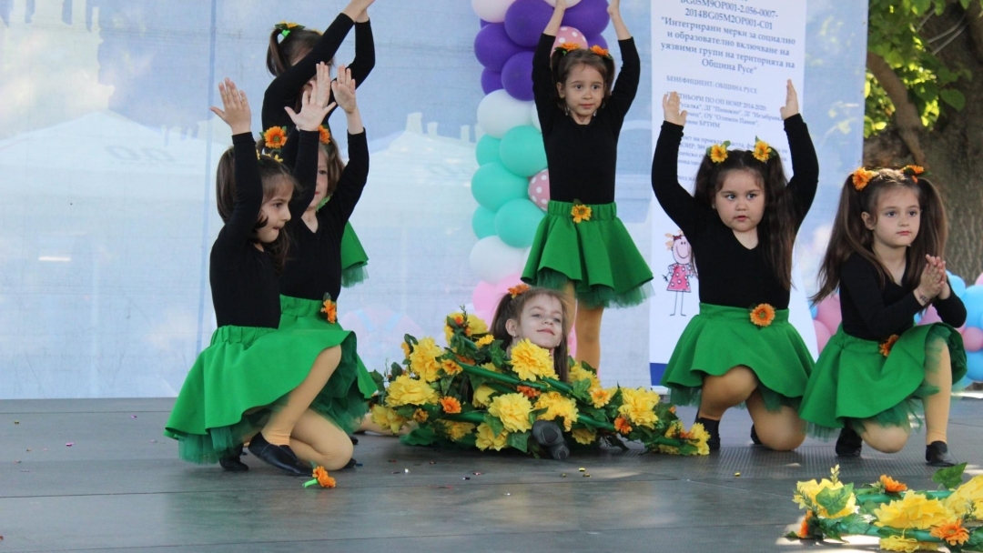 Фестивал “Децата на Русе пеят и танцуват” зарадва стотици русенци 