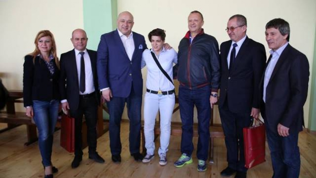 Обновената тренировъчна зала по борба официално отвори врати