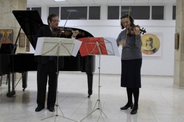 Световноизвестната цигуларка Деворина Гамалова с благотворителни концерти в Русе 