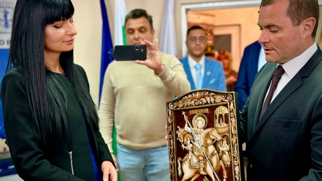  Кметът Пенчо Милков откри новия приемен център на „Европа Директно“ в Русе