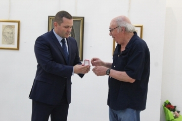 Nikolay Karadzhov was awarded a gold badge for the 50th anniversary of his creative career