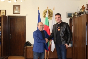 Кметът Пламен Стоилов се срещна с талантливия изпълнител Йордан Марков