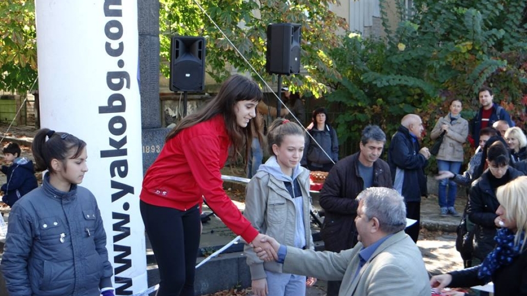 Над 220 деца и младежи мериха сили на традиционния крос „Баба Тонка”