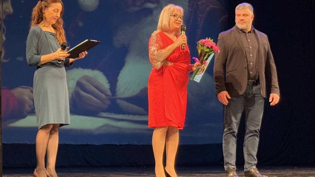 Традиционният коледен концерт на Общинския младежки дом в Русе зарадва стотици русенци