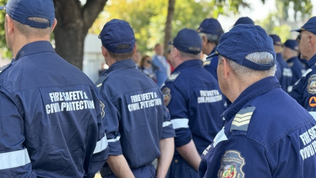 Русе отдаде почит и признателност на пожарникарите за професионализма и всеотдайността им