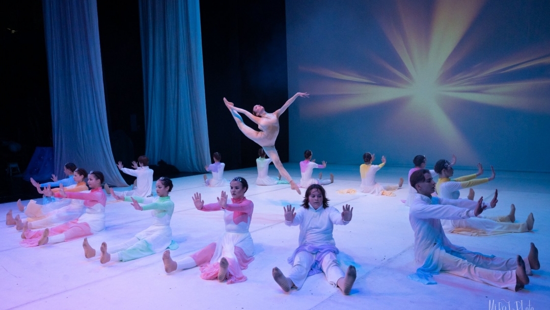 Freedom Dance Studio представи дългоочакваната премиера "Цветна"