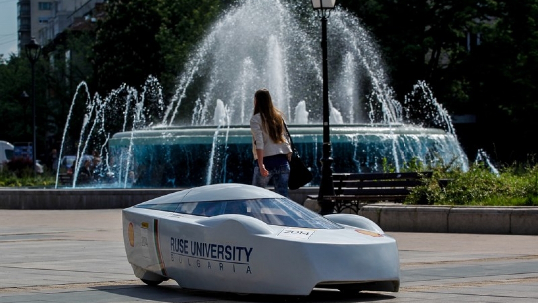 Русе изпрати студенти с електромобил на състезание в Ротердам